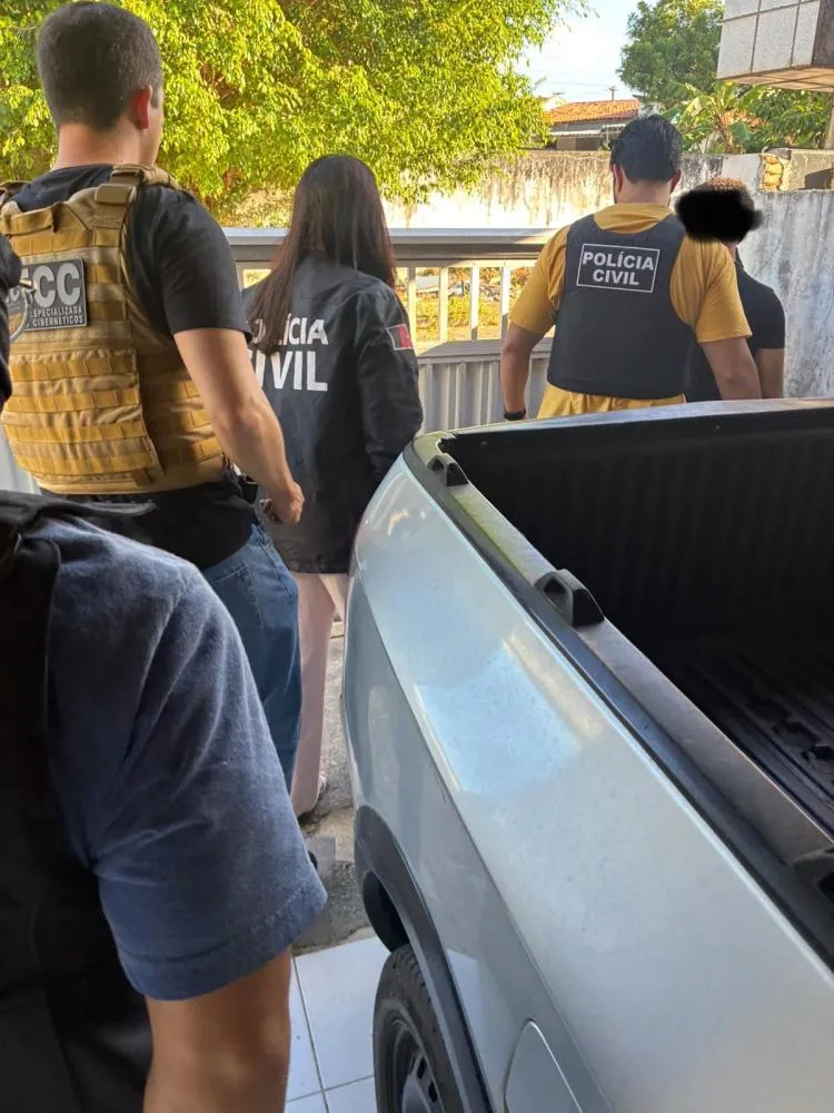 Homem é preso suspeito de fotografar mulheres e divulgar imagens em site pornográfico, em João Pessoa