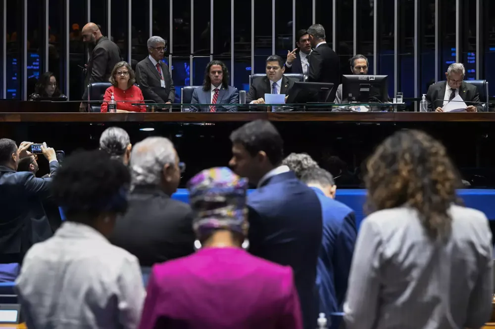 Senado aprova em primeiro e segundo turno PEC do fim da escala 6x1 